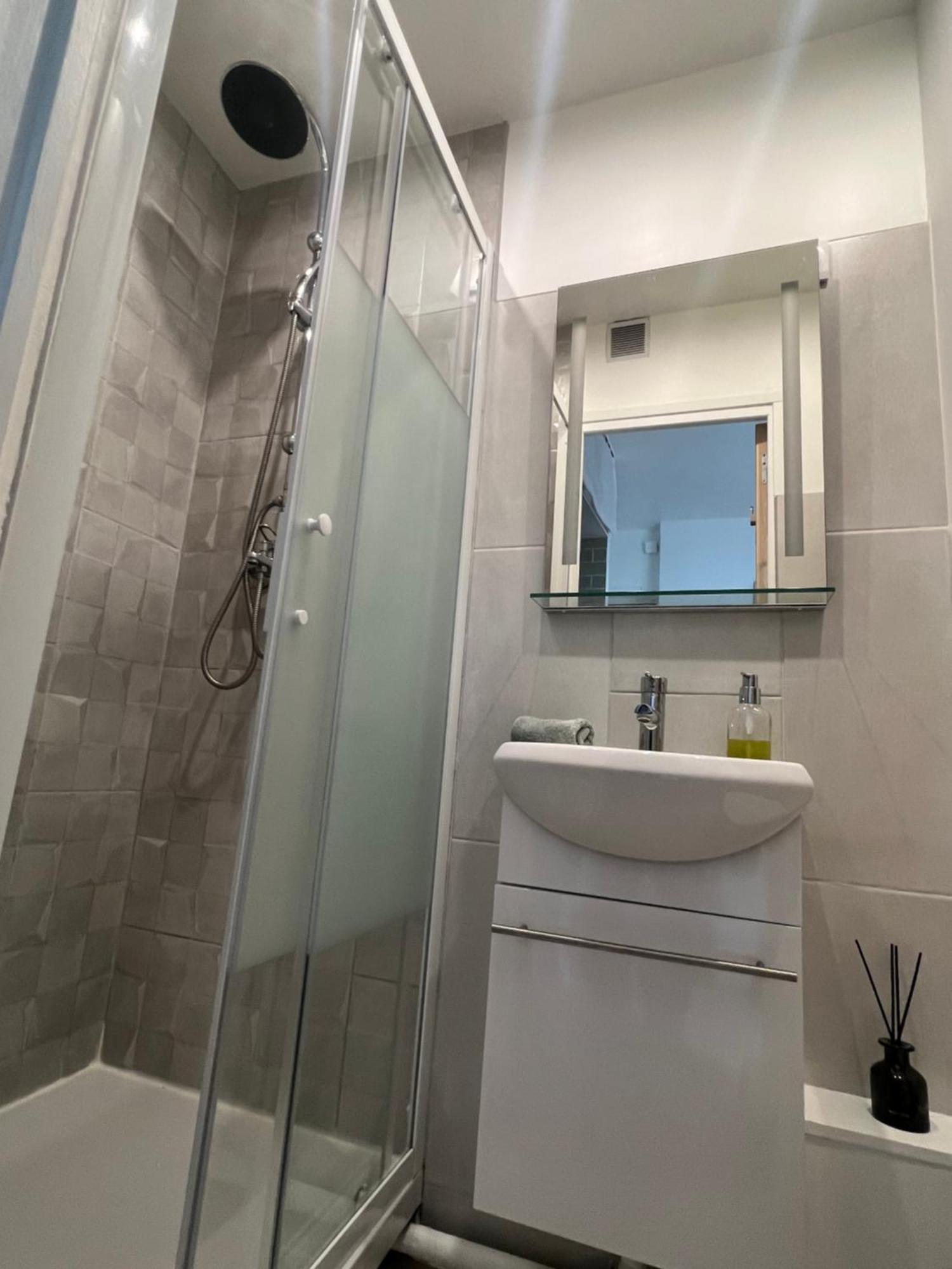 Suite Vue Montmartre & Balcon Paris Exterior photo
